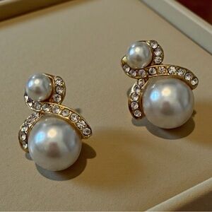 Vintage Elegant Faux Pearl and Crystal Gold Tone Earrings